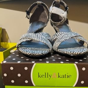 NWT. Kelly & Katie , size 7, Black/White sandals